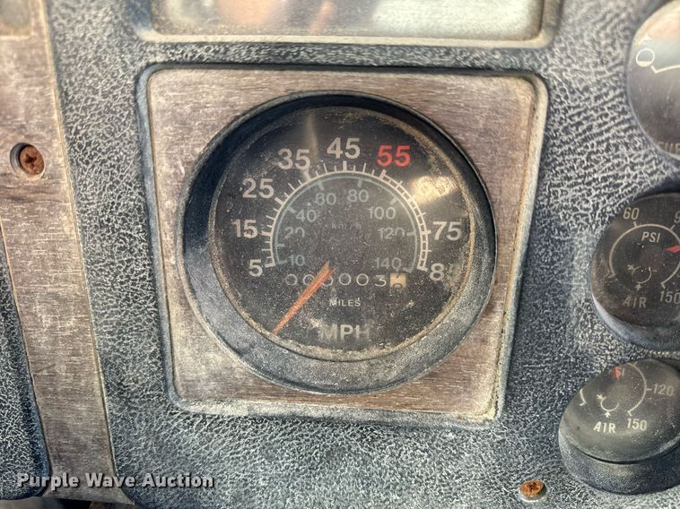 image for item EH6509 1986 International S2500 feed delivery truck