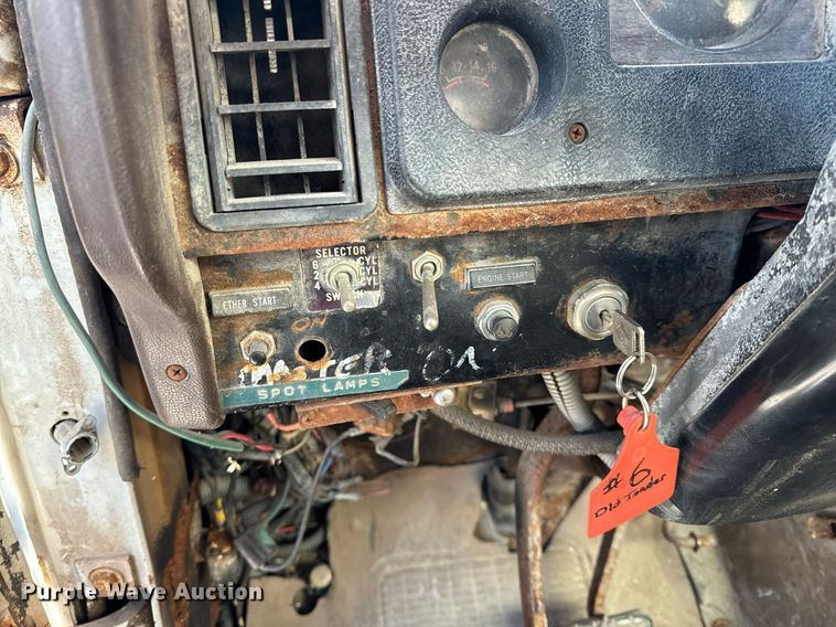 image for item EH6509 1986 International S2500 feed delivery truck