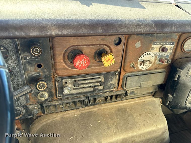 image for item EH6509 1986 International S2500 feed delivery truck