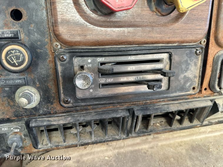 image for item EH6509 1986 International S2500 feed delivery truck