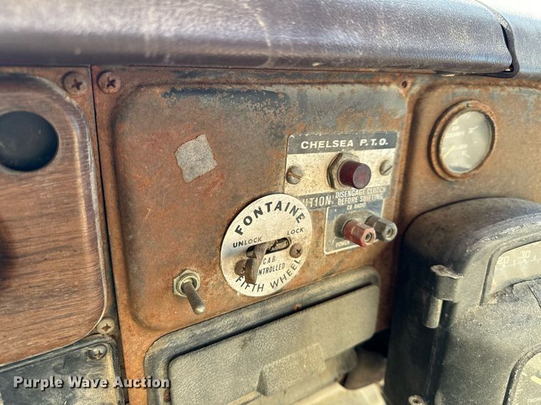 image for item EH6509 1986 International S2500 feed delivery truck