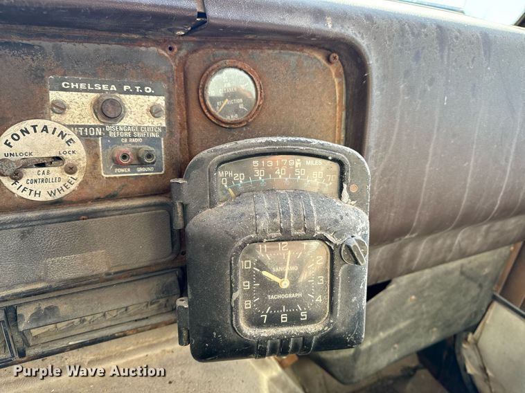 image for item EH6509 1986 International S2500 feed delivery truck