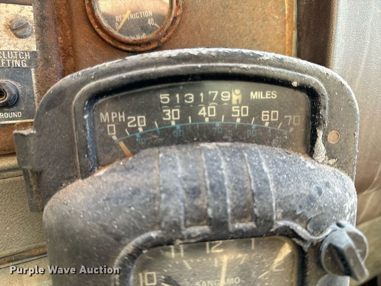 image for item EH6509 1986 International S2500 feed delivery truck