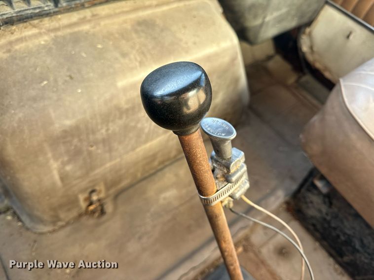 image for item EH6509 1986 International S2500 feed delivery truck