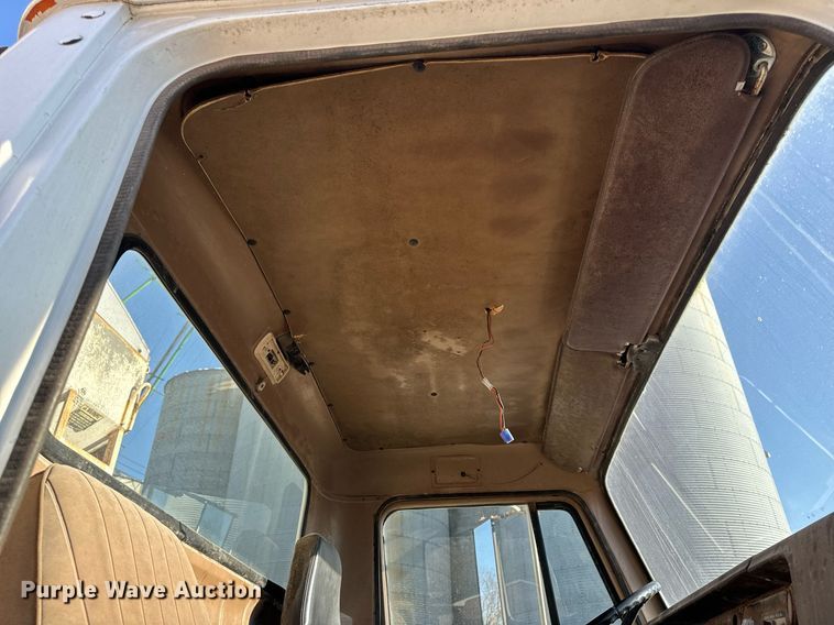 image for item EH6509 1986 International S2500 feed delivery truck