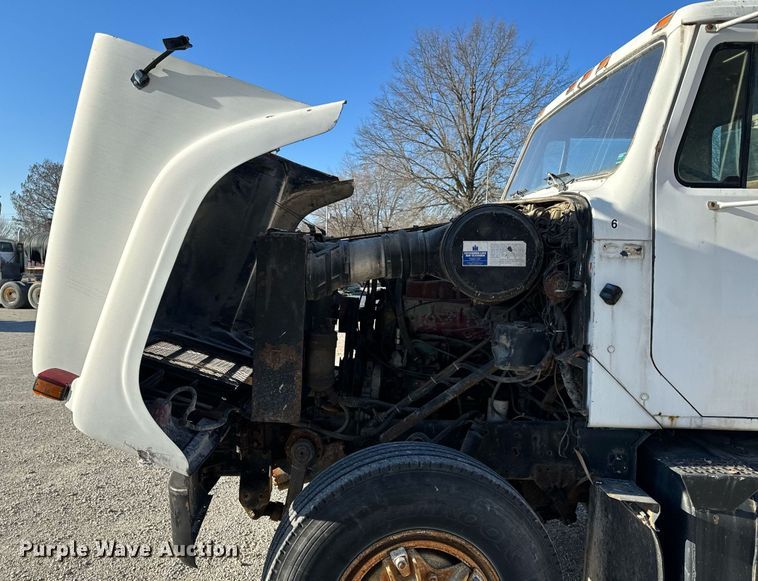 image for item EH6509 1986 International S2500 feed delivery truck