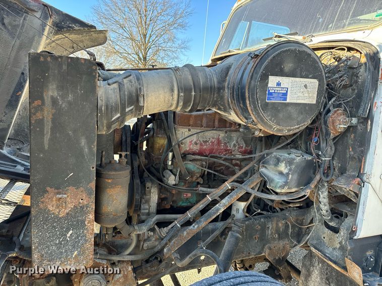 image for item EH6509 1986 International S2500 feed delivery truck