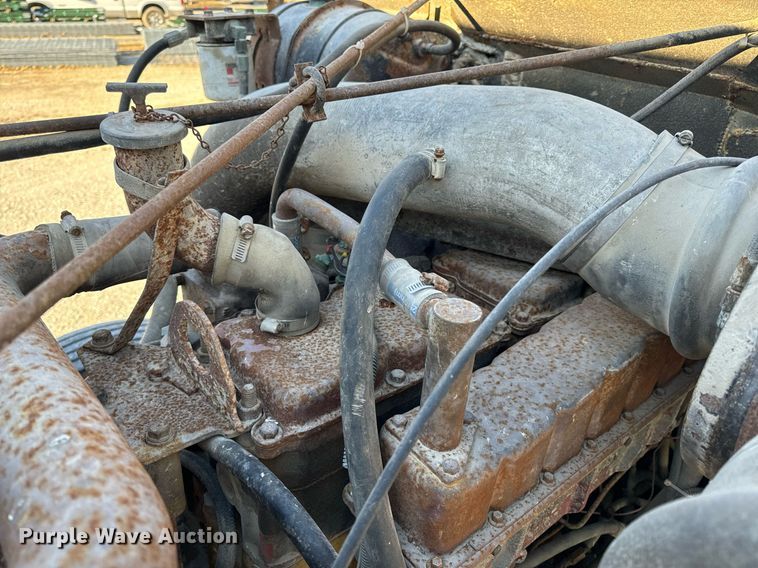 image for item EH6509 1986 International S2500 feed delivery truck