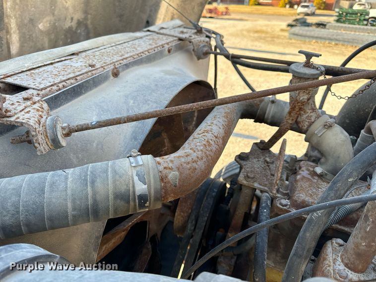 image for item EH6509 1986 International S2500 feed delivery truck