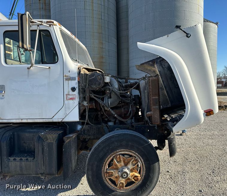 image for item EH6509 1986 International S2500 feed delivery truck