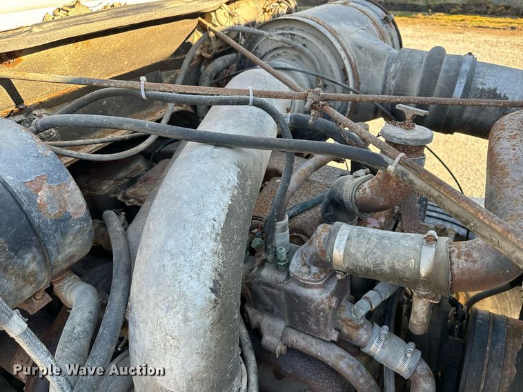 image for item EH6509 1986 International S2500 feed delivery truck