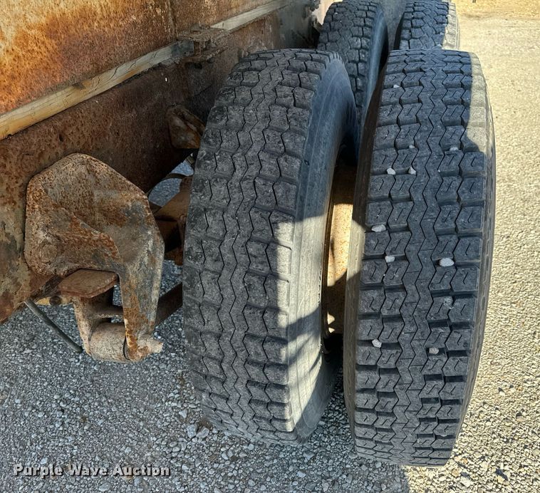 image for item EH6509 1986 International S2500 feed delivery truck