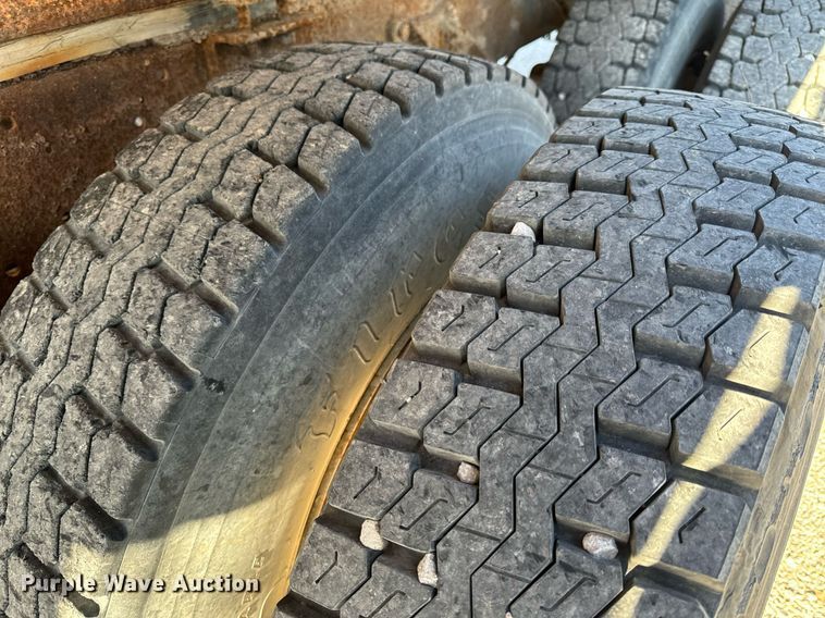 image for item EH6509 1986 International S2500 feed delivery truck