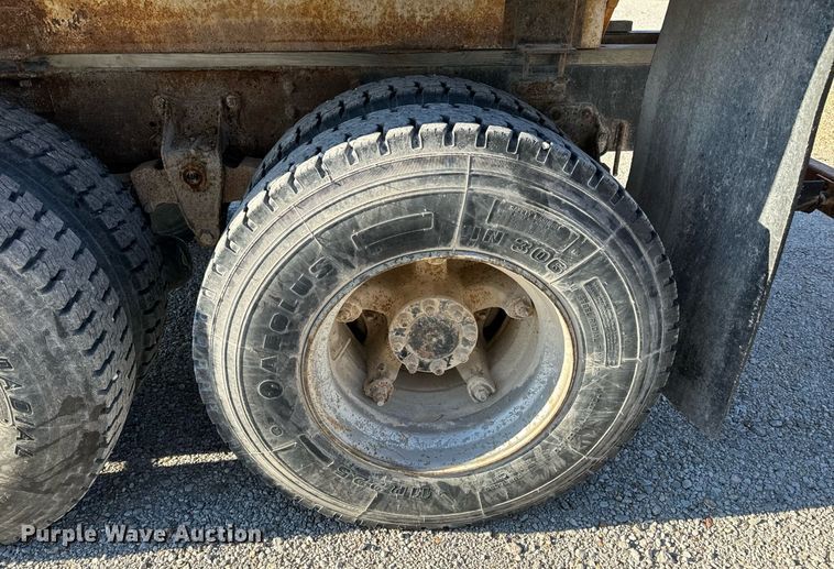 image for item EH6509 1986 International S2500 feed delivery truck