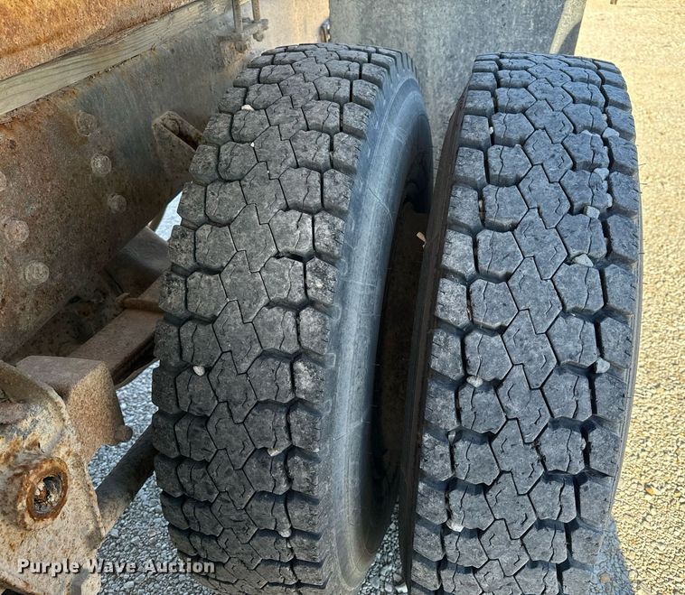 image for item EH6509 1986 International S2500 feed delivery truck