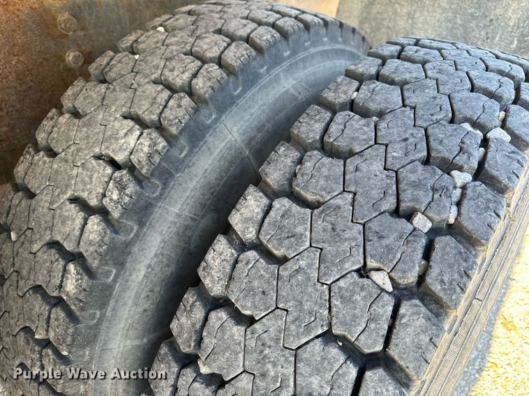 image for item EH6509 1986 International S2500 feed delivery truck