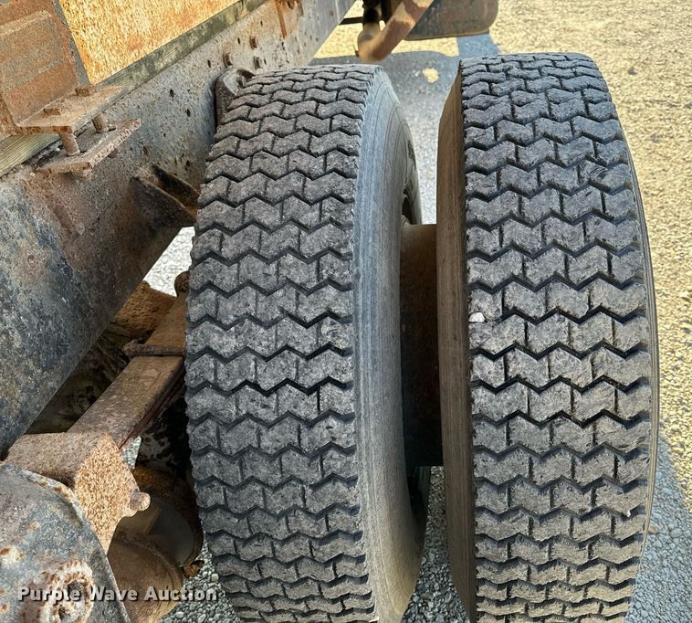 image for item EH6509 1986 International S2500 feed delivery truck