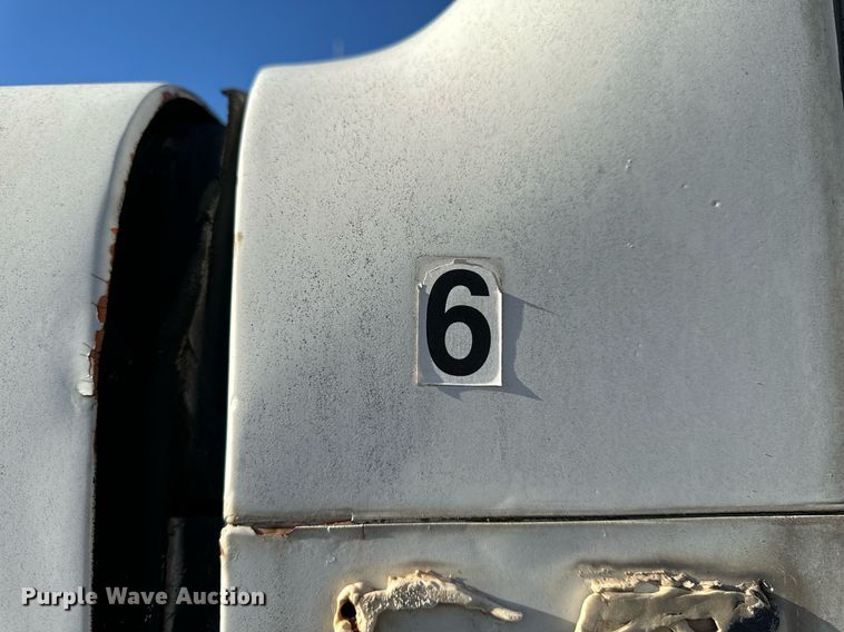 image for item EH6509 1986 International S2500 feed delivery truck