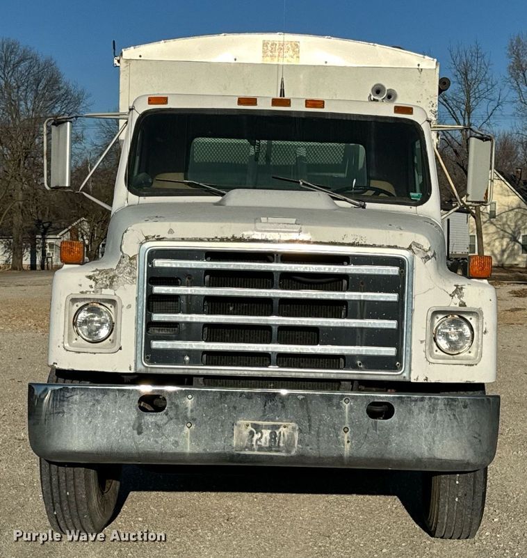 image for item EH6510 1986 International 1954 feed delivery truck