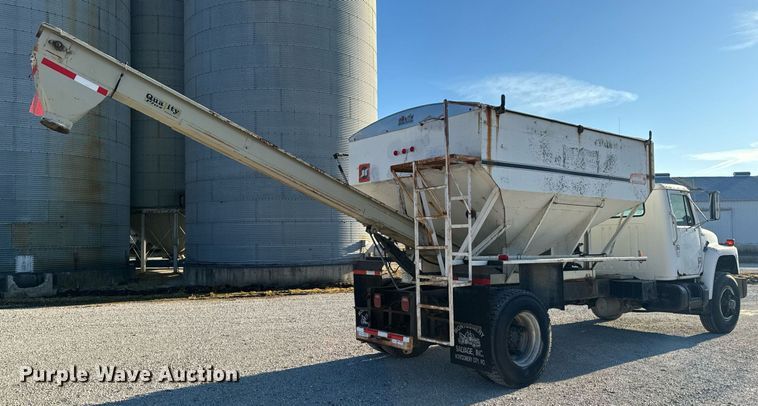 image for item EH6510 1986 International 1954 feed delivery truck