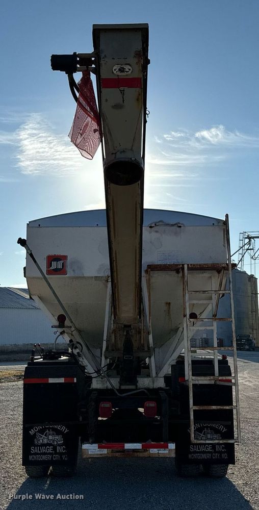 image for item EH6510 1986 International 1954 feed delivery truck