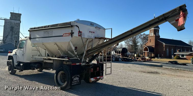 image for item EH6510 1986 International 1954 feed delivery truck