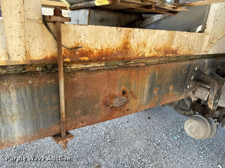 image for item EH6510 1986 International 1954 feed delivery truck