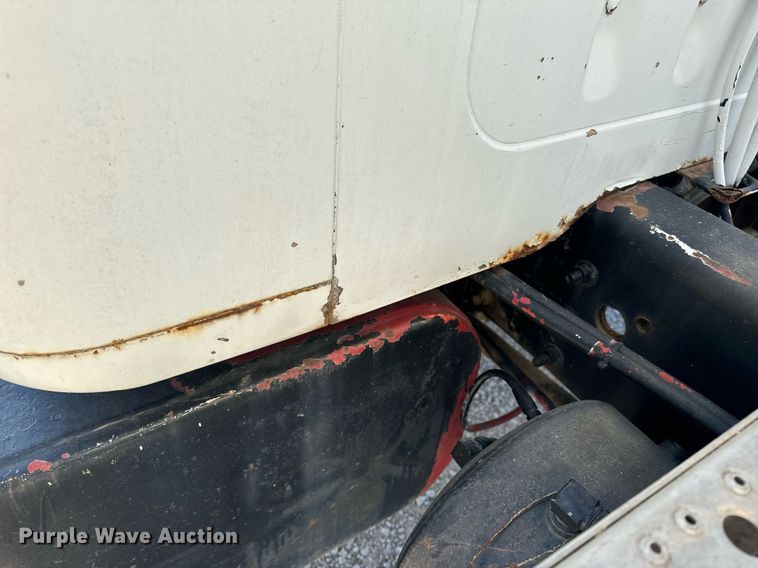 image for item EH6510 1986 International 1954 feed delivery truck