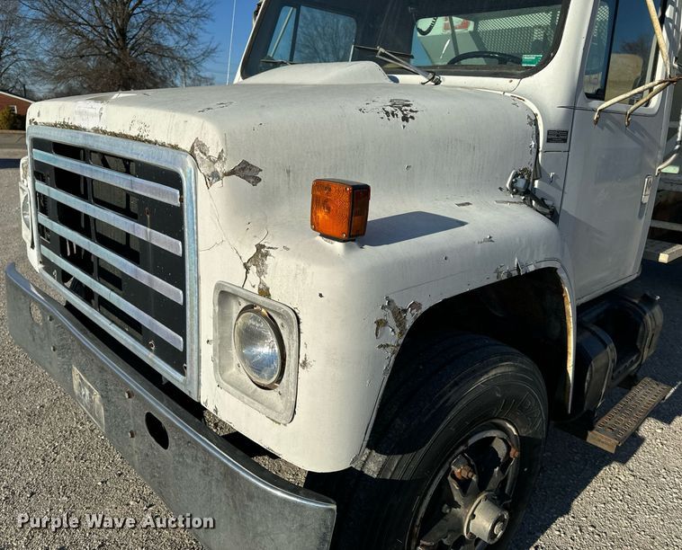 image for item EH6510 1986 International 1954 feed delivery truck