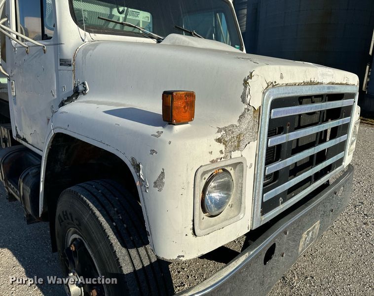 image for item EH6510 1986 International 1954 feed delivery truck