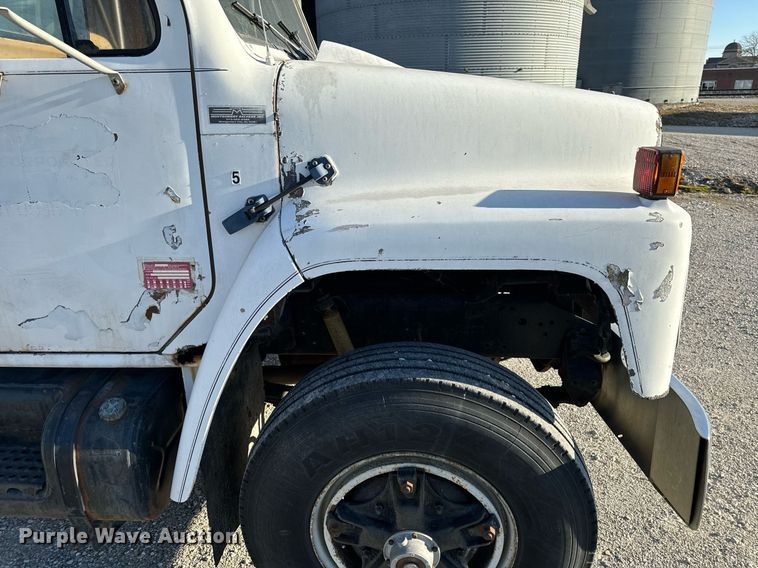 image for item EH6510 1986 International 1954 feed delivery truck