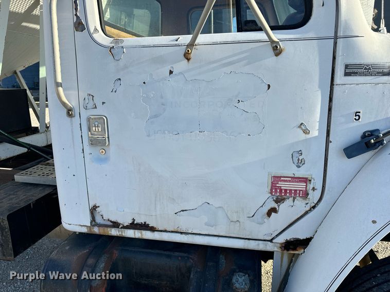 image for item EH6510 1986 International 1954 feed delivery truck