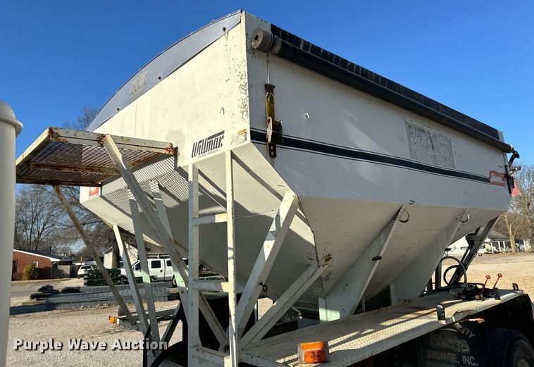 image for item EH6510 1986 International 1954 feed delivery truck