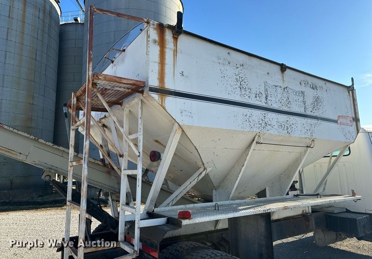 image for item EH6510 1986 International 1954 feed delivery truck