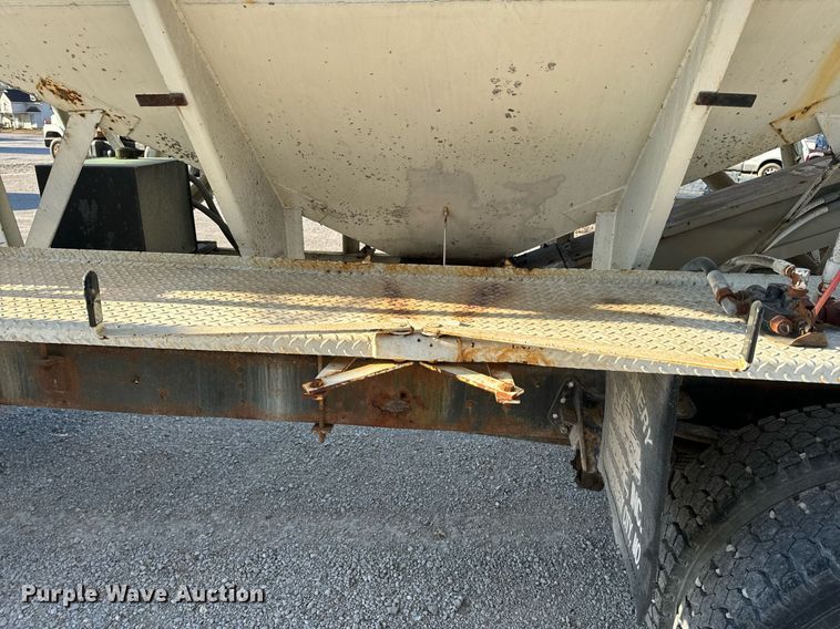 image for item EH6510 1986 International 1954 feed delivery truck