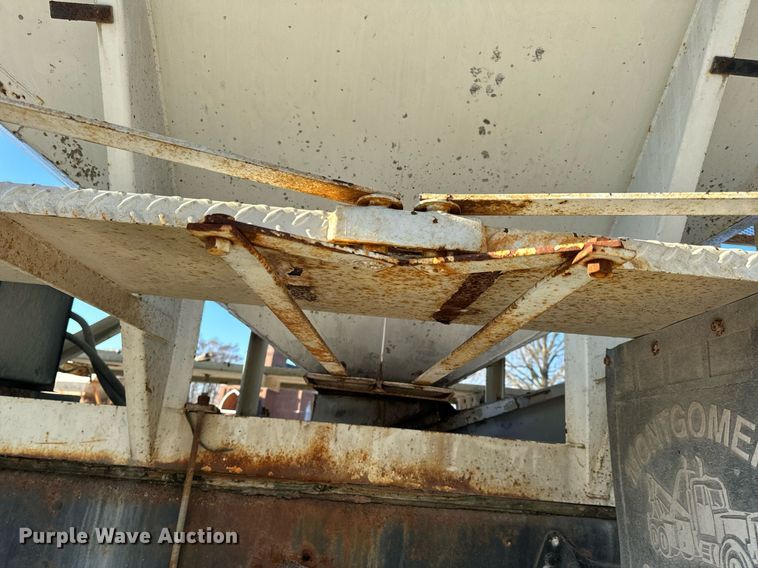 image for item EH6510 1986 International 1954 feed delivery truck