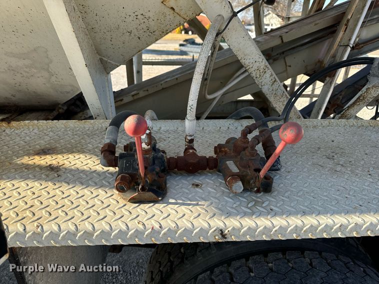 image for item EH6510 1986 International 1954 feed delivery truck