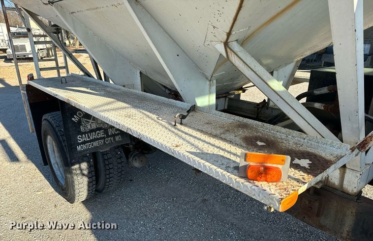 image for item EH6510 1986 International 1954 feed delivery truck