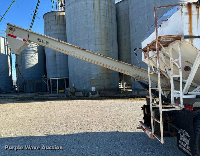 image for item EH6510 1986 International 1954 feed delivery truck