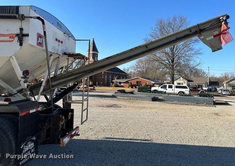 image for item EH6510 1986 International 1954 feed delivery truck
