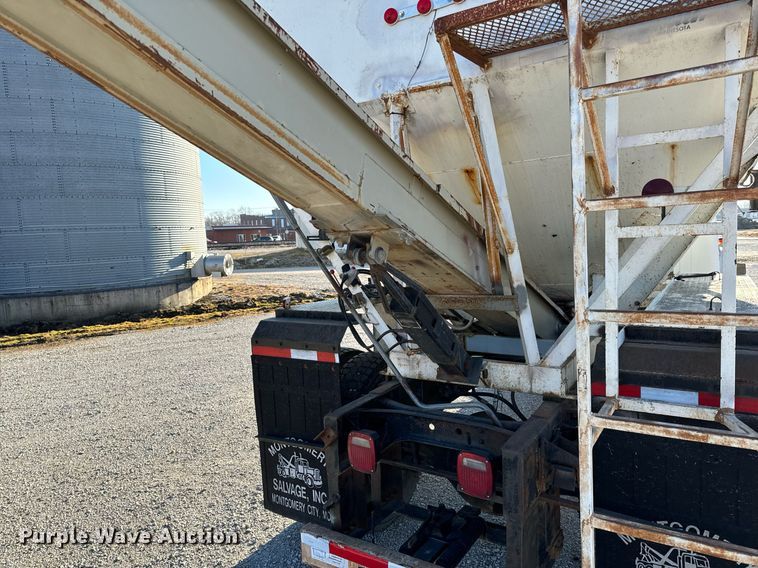 image for item EH6510 1986 International 1954 feed delivery truck
