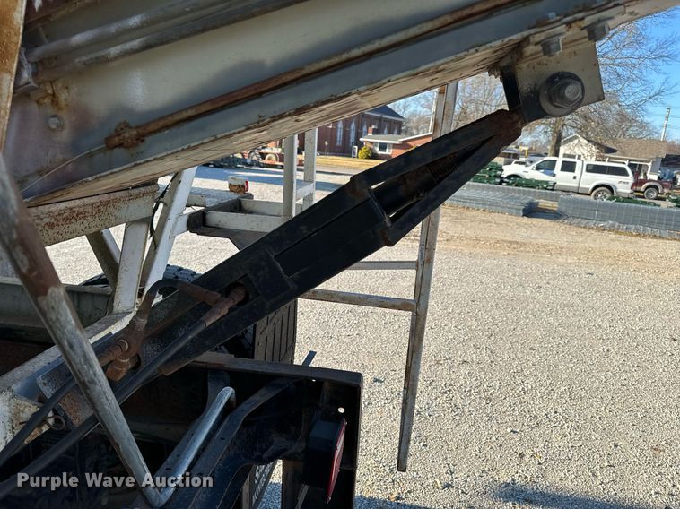 image for item EH6510 1986 International 1954 feed delivery truck