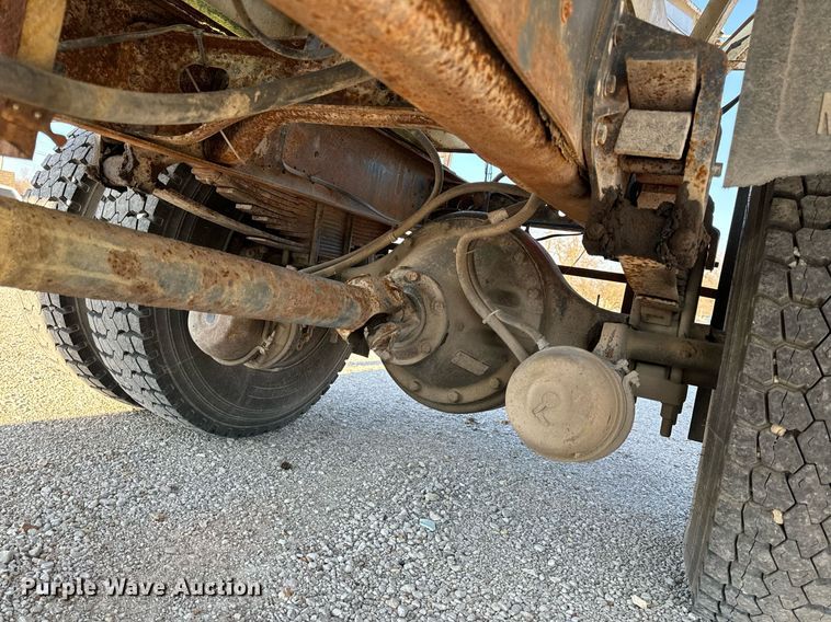 image for item EH6510 1986 International 1954 feed delivery truck