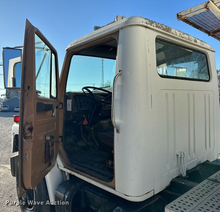 image for item EH6510 1986 International 1954 feed delivery truck