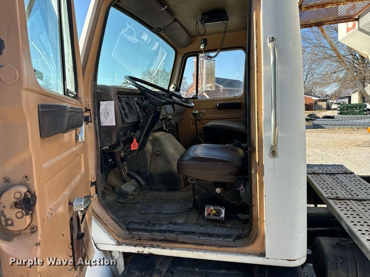 image for item EH6510 1986 International 1954 feed delivery truck