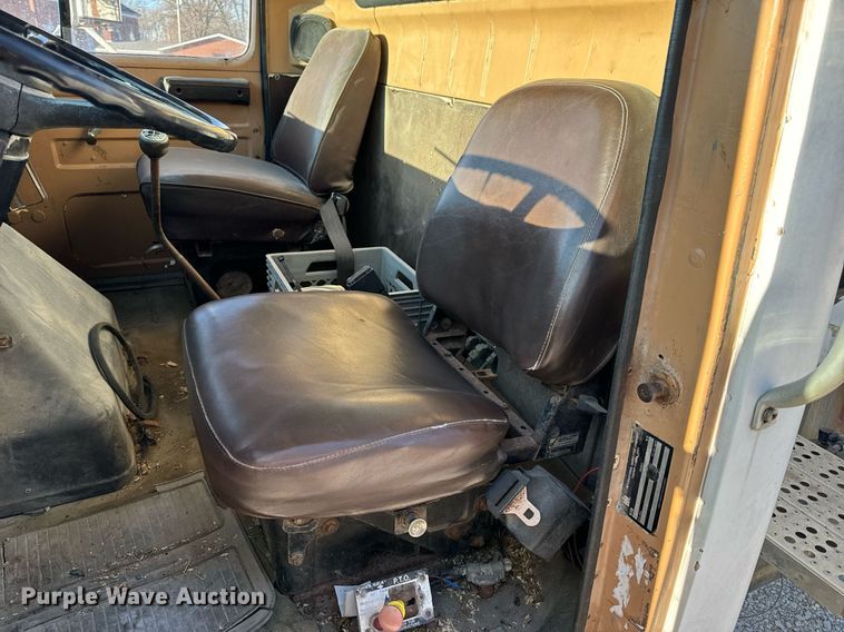 image for item EH6510 1986 International 1954 feed delivery truck