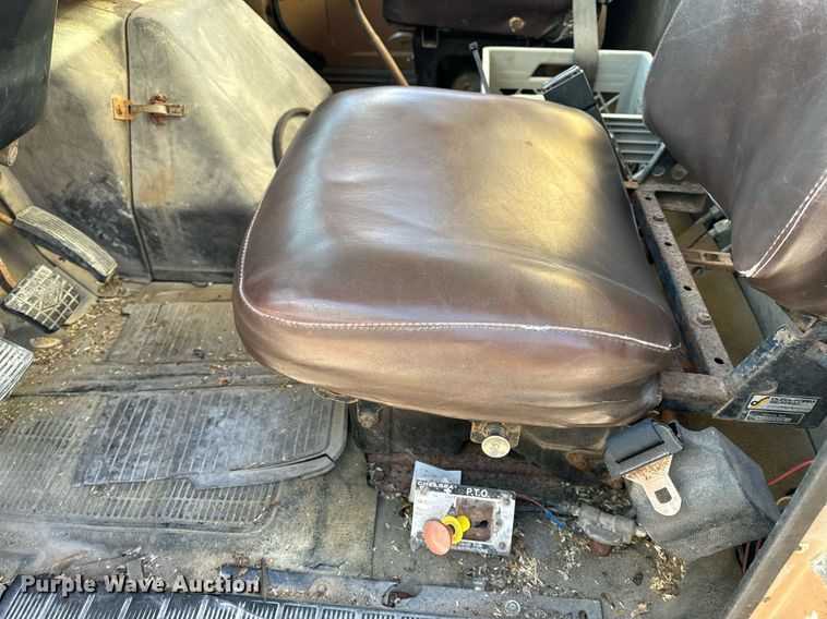 image for item EH6510 1986 International 1954 feed delivery truck