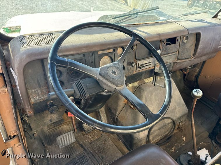 image for item EH6510 1986 International 1954 feed delivery truck