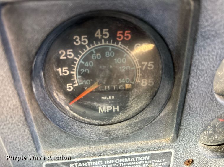 image for item EH6510 1986 International 1954 feed delivery truck