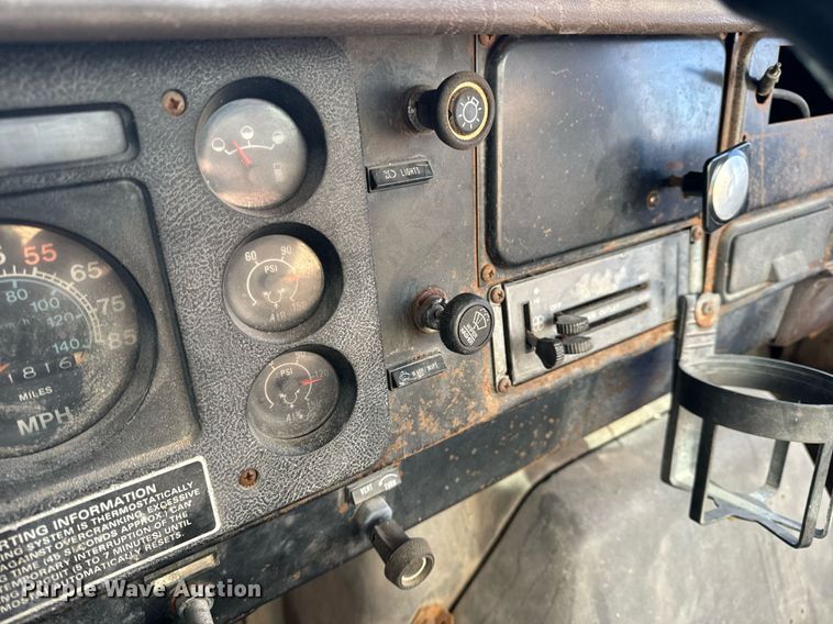 image for item EH6510 1986 International 1954 feed delivery truck